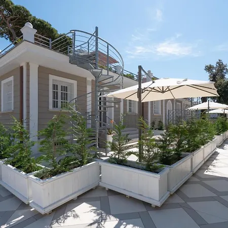 Lido Luxury