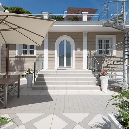 Lido Luxury *