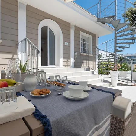 Lido Luxury *